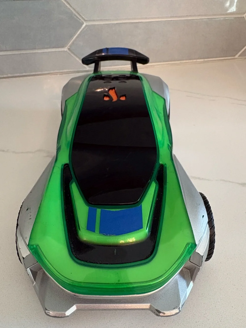 Hot Wheels Color Crashers Gazella R Light & Sound Toy Car